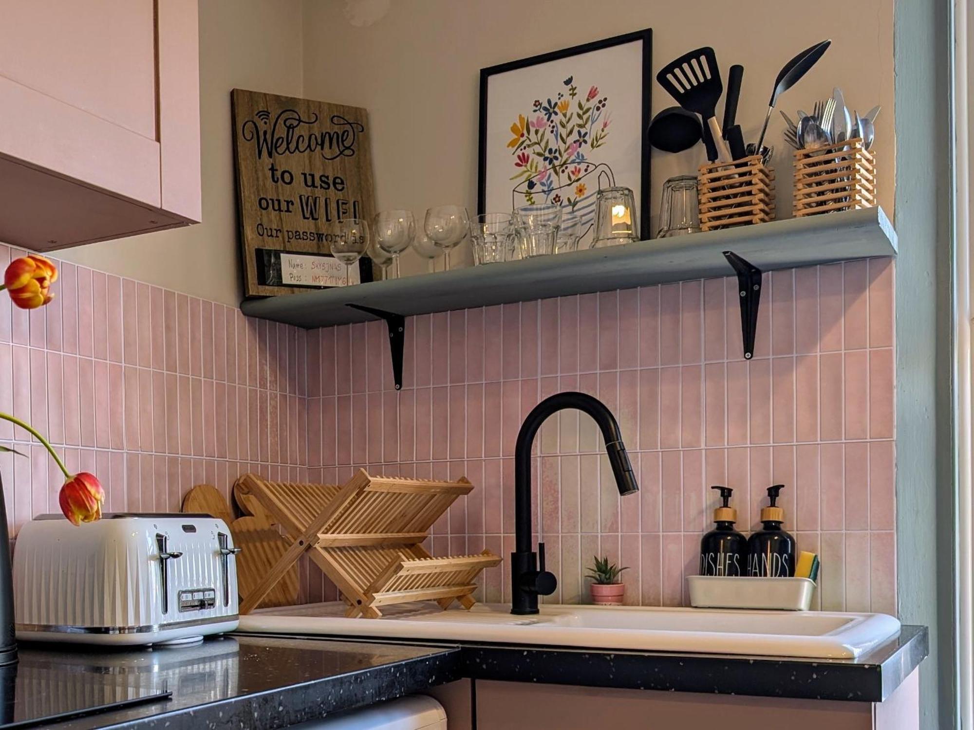 Peacehaven Retreat - 4 Minutes From The Beach! Pet Friendly! Weymouth Extérieur photo